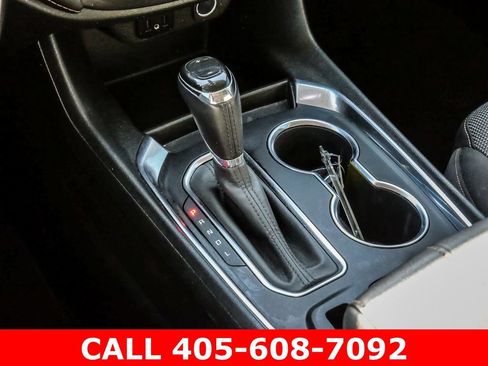 Used 2020 Chevrolet Traverse LT FWD image 43