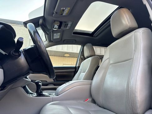 Used 2019 Toyota Highlander Limited FWD image 16