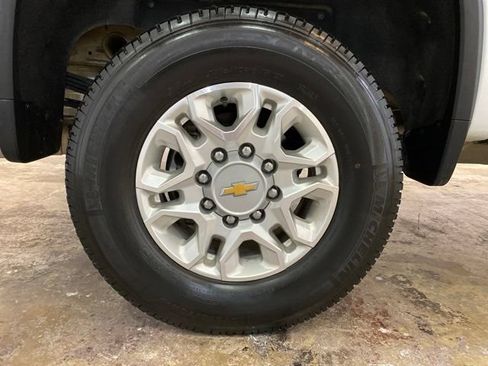 Used 2025 Chevrolet Silverado 2500 LT AWD/4WD image 27