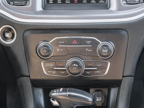Used 2022 Dodge Charger SXT RWD image 16