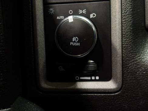 Used 2018 RAM 1500 Express image 27