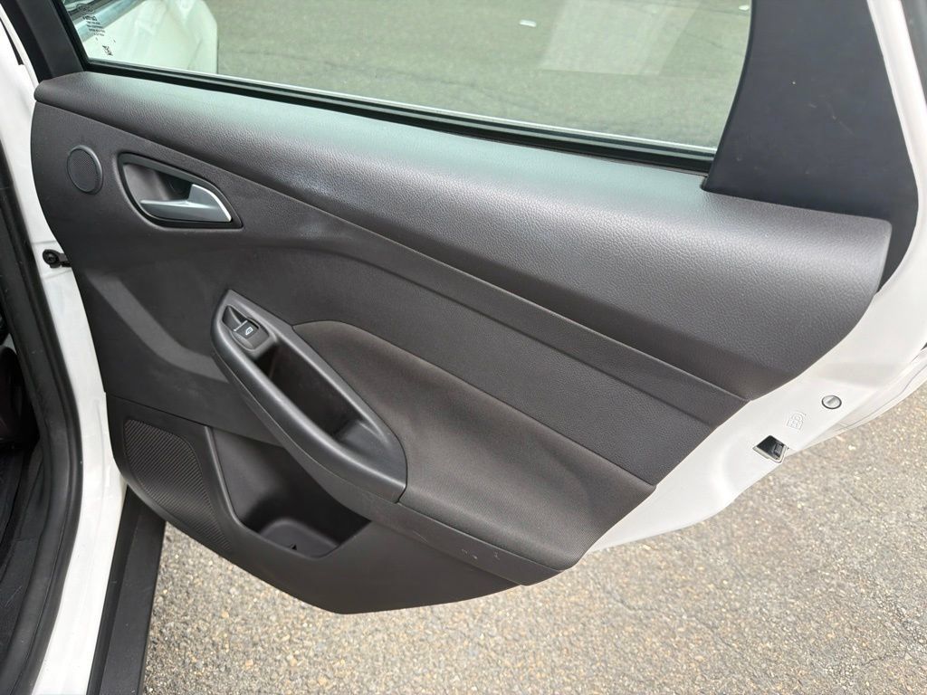 Used 2014 Ford Focus Titanium FWD image 17