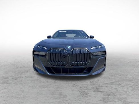 Used 2025 BMW 740i xDrive AWD/4WD image 2