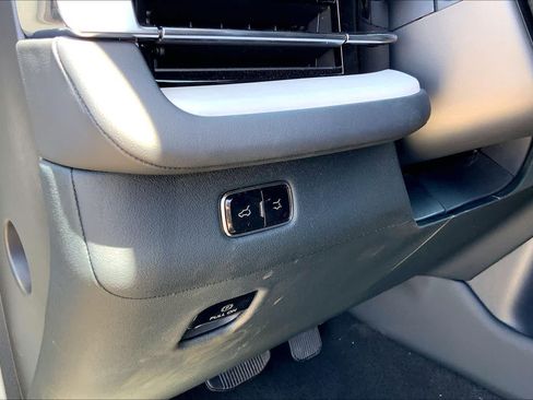 New 2026 Lincoln Navigator L Reserve AWD/4WD image 18