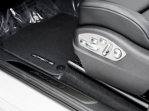 Used 2026 Porsche Macan Turbo image 11