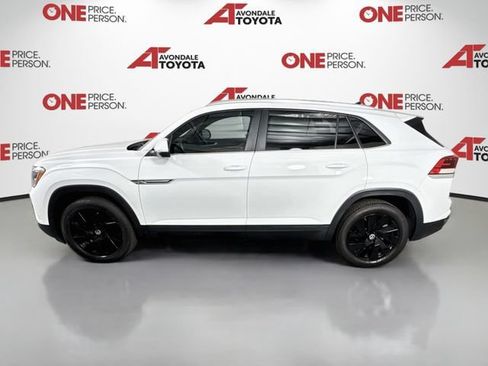 Used 2025 Volkswagen Atlas Cross Sport SE FWD image 4