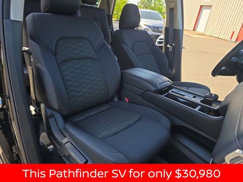 Used 2025 Nissan Pathfinder SV image 16
