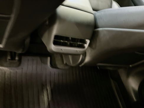 Used 2023 Tesla Model Y Long Range image 29