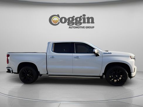 Used 2021 Chevrolet Silverado 1500 High Country w/ Technology Package image 4