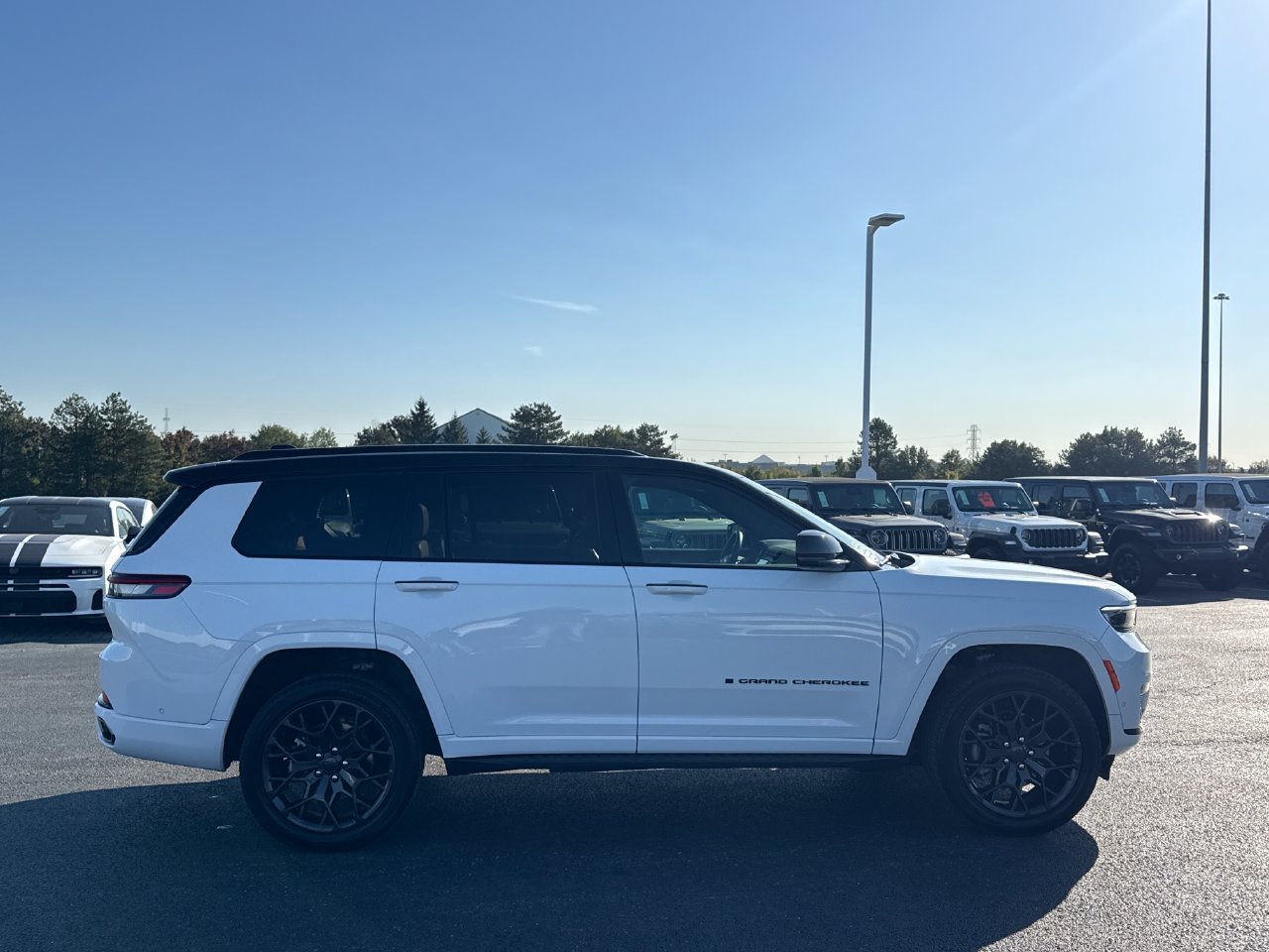 Certified 2025 Jeep Grand Cherokee L Summit w/ Obsidian Package AWD/4WD image 2