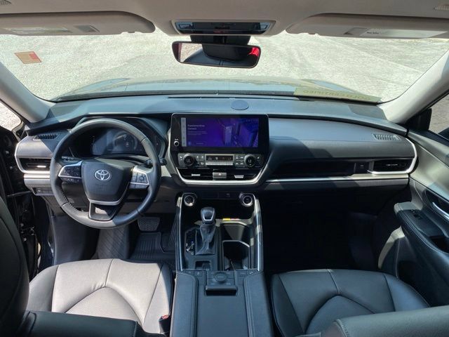 Certified 2025 Toyota Grand Highlander AWD image 14