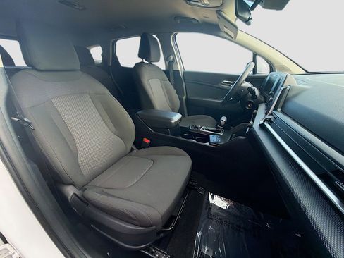 Used 2025 Kia Sportage LX image 30