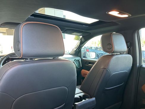 Used 2023 GMC Canyon AT4 w/ AT4 Premium Package image 10