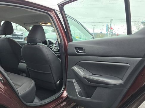 Used 2024 Nissan Altima 2.5 SV image 14