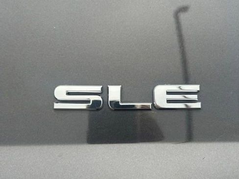 Used 2018 GMC Yukon SLE image 30