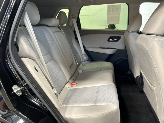 Used 2023 Nissan Rogue SV AWD/4WD image 18