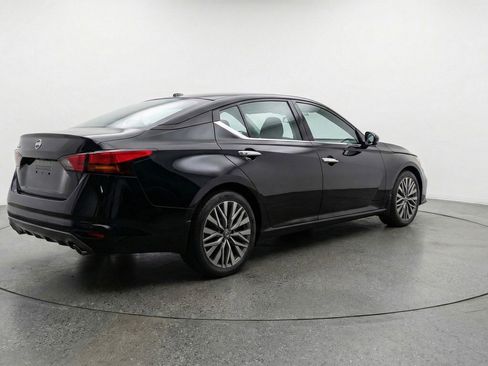 Used 2025 Nissan Altima 2.5 SV image 9
