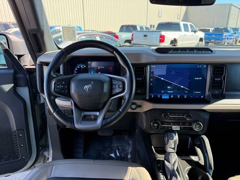 Used 2023 Ford Bronco Wildtrak image 13