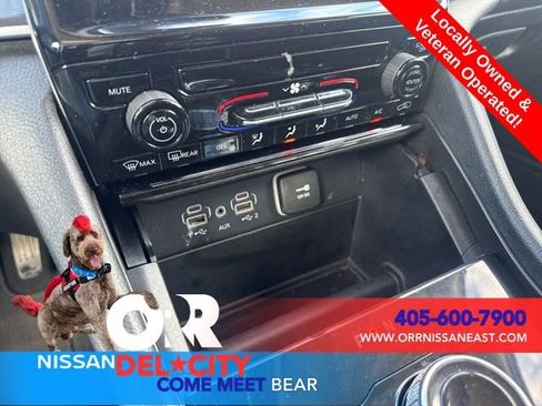 Used 2023 Jeep Grand Cherokee L Laredo image 28