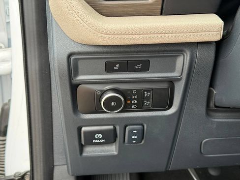 Used 2024 Ford Expedition Max Limited AWD/4WD image 18