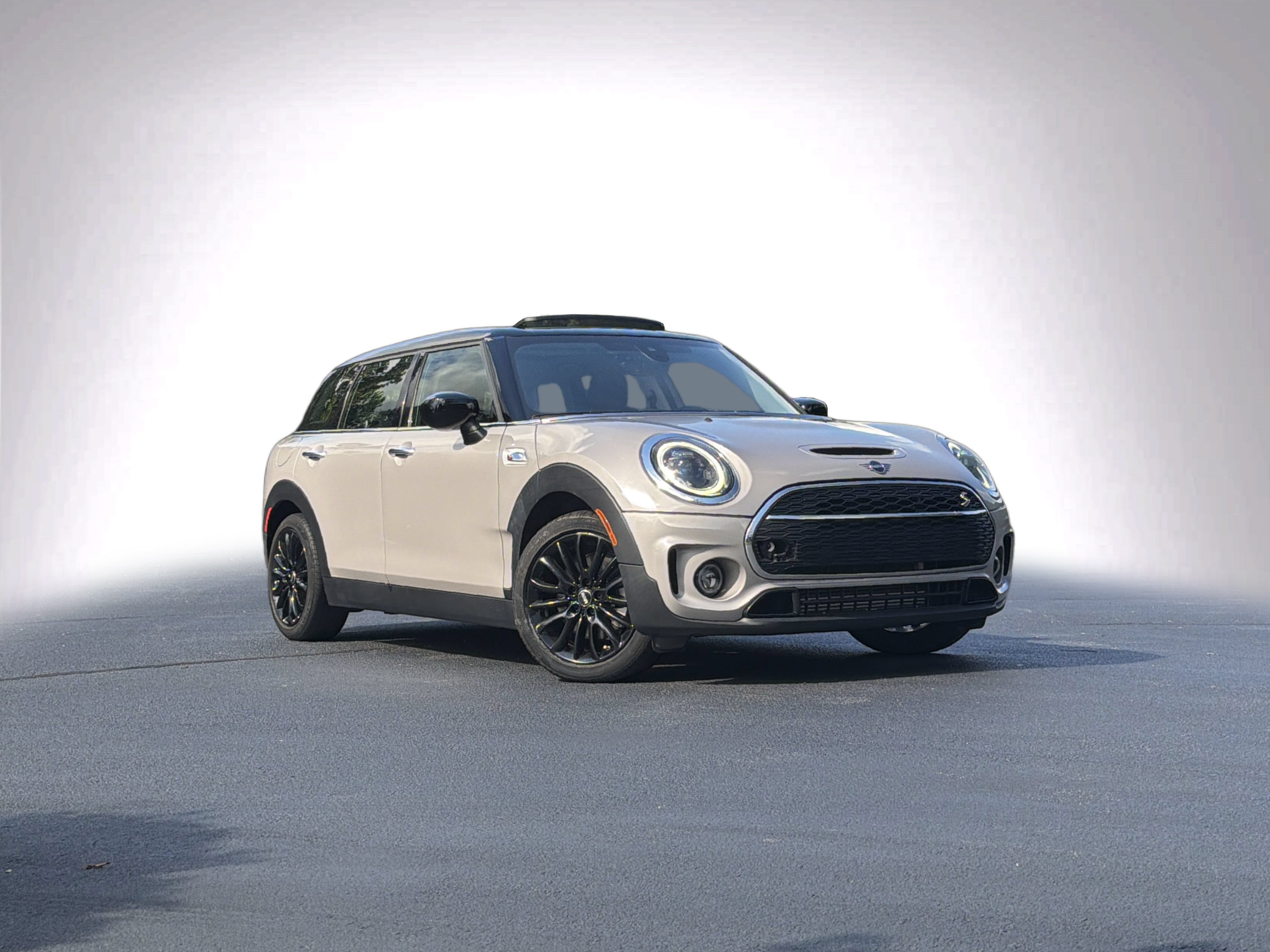 Certified 2024 MINI Cooper Clubman S FWD image 2