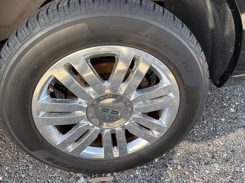 Used 2013 Lincoln Navigator L 2WD image 15