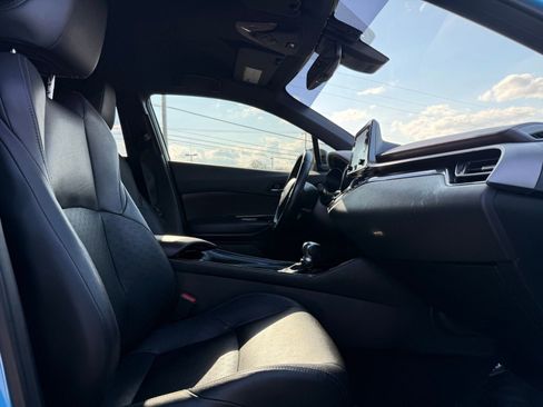 Used 2019 Toyota C-HR Limited image 31