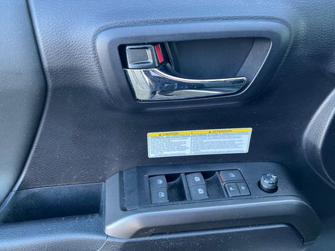 Used 2020 Toyota Tacoma image 8