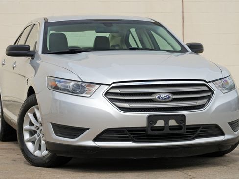 Used 2015 Ford Taurus SE FWD image 2