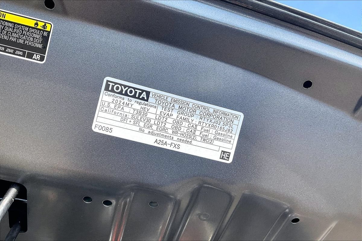 Used 2024 Toyota RAV4 LE AWD/4WD image 29