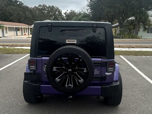 Used 2017 Jeep Wrangler Unlimited Sahara AWD/4WD image 4