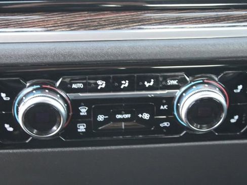 Used 2024 GMC Sierra 1500 SLE image 33