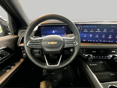 Used 2025 Chevrolet Suburban High Country w/ Sun And Tow Package AWD/4WD image 6