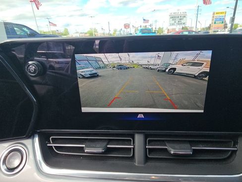Used 2024 Chevrolet Trax LT w/ Driver Confidence Package FWD image 17