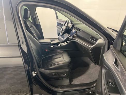 Certified 2023 Jeep Grand Cherokee Limited w/ Black Appearance Package image 30