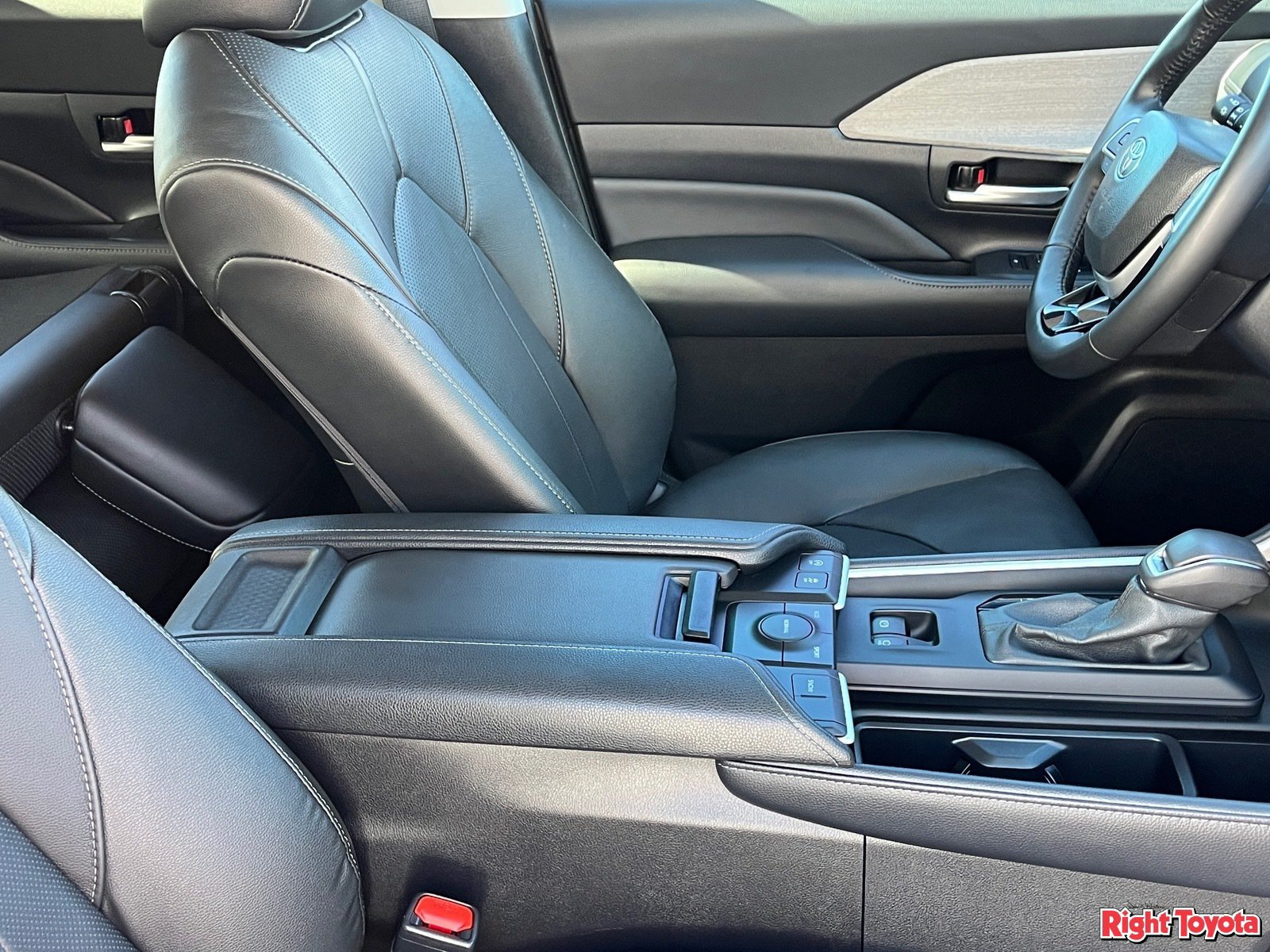 Certified 2024 Toyota Grand Highlander FWD image 12