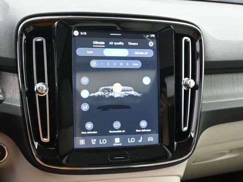 New 2026 Volvo XC40 B5 Ultra w/ Climate Package image 14