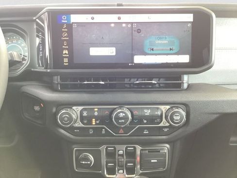 New 2026 Jeep Gladiator Sport image 12