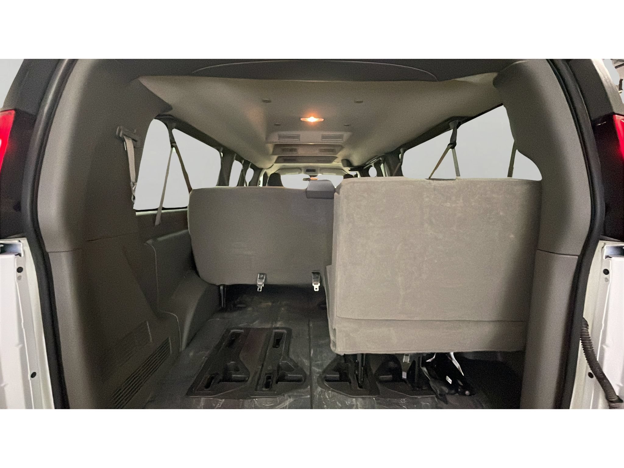 Used 2025 Chevrolet Express 3500 LT w/ LT Preferred Equipment Group RWD image 14