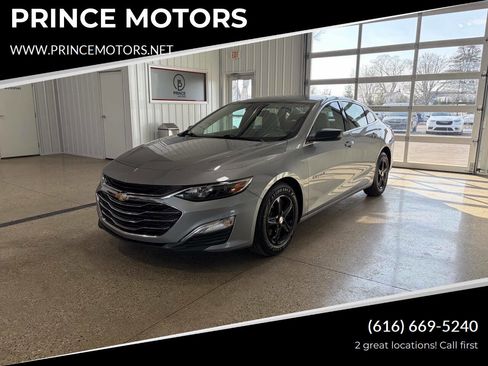 Used 2023 Chevrolet Malibu LS image 2