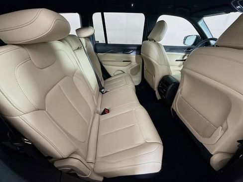 Used 2024 Jeep Grand Cherokee Limited image 26