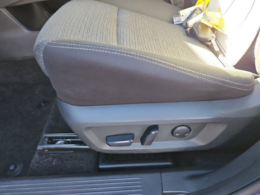 Used 2023 Nissan Rogue SV AWD/4WD image 18