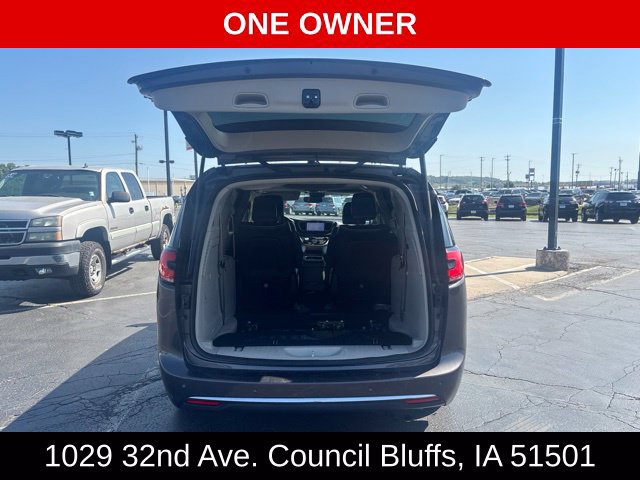 Used 2023 Chrysler Pacifica Limited FWD image 12
