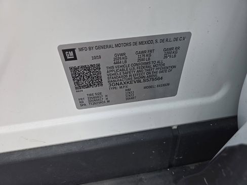 Used 2020 Chevrolet Equinox LT image 2