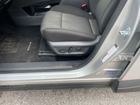 Used 2025 Nissan Rogue SV AWD/4WD image 22