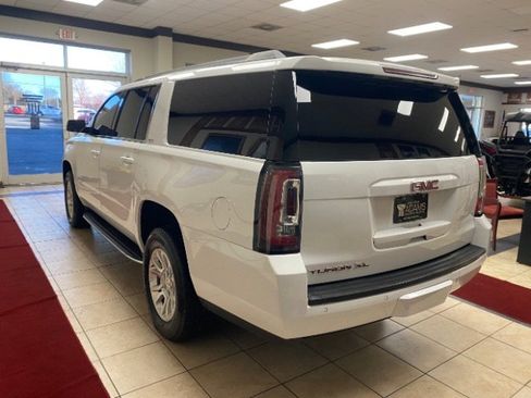 Used 2020 GMC Yukon XL SLT image 3