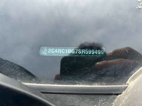 Used 2025 Chrysler Pacifica Select FWD image 19