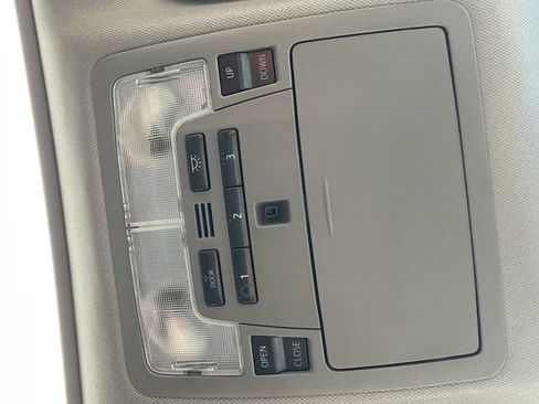 Used 2014 Toyota Camry SE w/ Leather Package FWD image 17