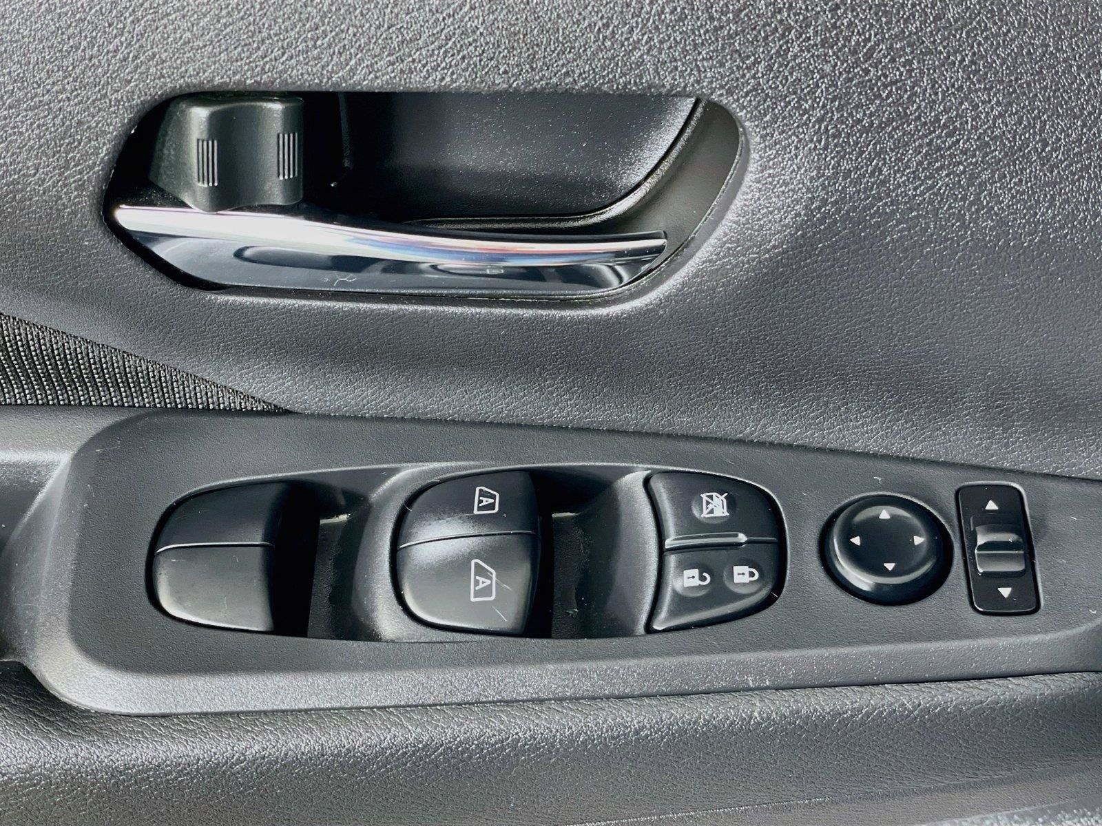 Used 2024 Nissan Kicks SV FWD image 19