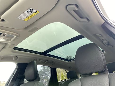 Used 2025 Volvo XC60 B5 Plus image 9